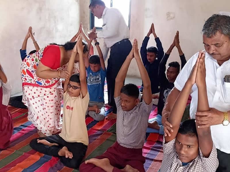  The students performed various Yogas under the guidance of Sinal Yadav Madam, Mukbadhir Vidyalaya, Satara